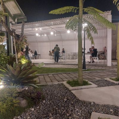 Soewatu resto & cafe foto 2
